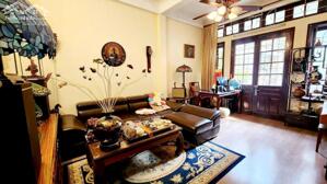 Hiếm phố Hoàng Cầu 80m2, 5 tầng, mặt tiền 6m view sân 400m2 ô tô thoải mái cận kề Hồ