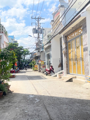 nhà 3 tầng btct ngã tư bốn xã - hẻm ô tô đỗ cửa - 4x12m - 3pn - giá 5.55 tỷ thương lượng