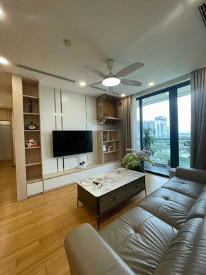 chính chủ bán căn hộ chung cư a2 80 hoàng đạo thành 64m2 2pn 2vs chỉ 5,3 tỷ sẵn slot ô tô cực đẹp