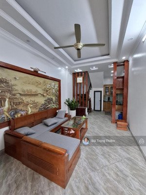 bán nhà dân xây phố trạm,long biên 5 tầng ôtô đỗ cửa full nội thất về ở ngay