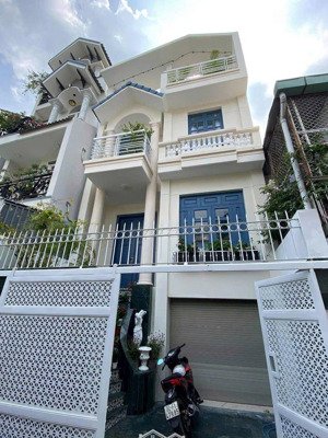 bán nhà chdv - đc : đường 60 phường thảo điền q2 - dt : 6 x 15m
- kc : trệt + 3 lầu