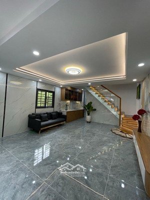 giáp tên lửa hxh nhà mới 2 tầng 3pn full nội thất nhỉnh 4.x tỷ