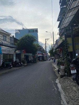 nhà mặt tiền đg hơn 13tỷ tl / 195m ngang 6.4 vuông sau lưng wincom lê văn việt, tăng nhơn phú b, q9