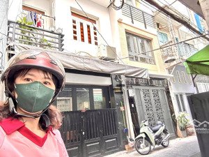 bán nhà mới 5 tầng, cách 10m ra mt đoàn văn bơ ra hoàng diệu, gần trường đh nguyễn tất thành.