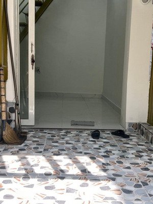 bán nhà mới đẹp có gác 63,5m2 hẻm 1225 huỳnh tấn phát hẻm to