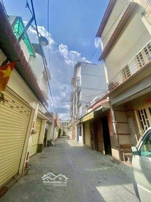 giá 8 tỷ 6 tl (6.6x11m). địa chỉ: 1/ hoàng xuân hoành, quận tân phú. nhà góc thoáng mát