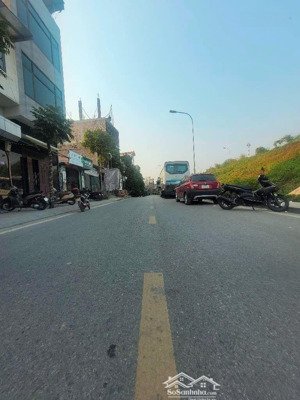 nhà phúc lợi, 65 m2, vỉa hè ô tô tránh 12.5 tỷ, kinh doanh