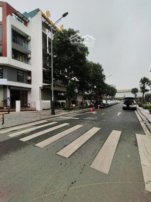 biệt thự liềnkề bình minh garden, 79m2, chào 23tỷ mt4.5m, 4 tầng, thang máy