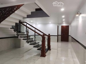 cho thuê nhà kdc phúc đạt 
5*20, có 5 pn, có 5 máy lạnh