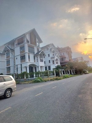 biệt thự siêu vip nguyễn văn kỉnh phường cát lái diện tích 374. ngang 17 dài 22