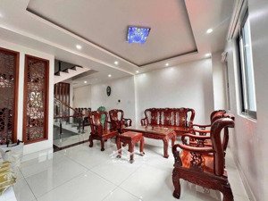 chủ gấp bán trước tết nên giảm chào sâu hơn 4 tỷ chỉ còn nhỉnh 9 tỷ hẻm oto, ngay vòng xoay phú hữu