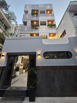 chdv góc 3 mặt tiền mới 100% - 14p có thang máy - ngay khu cao cấp hà đô - quận 10 - giá 29.9 tỷ