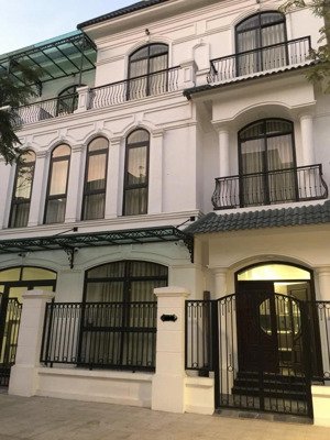 chính chủ bán biệt thự song lập vernice 144m, 3.5 tầng có thang máy mô hình 5 căn hộ cho thuê