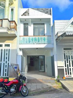 Nhà trệt lầu có sân đậu ô tô - Khu dân cư tiểu Nhi Đồng - Cách bệnh viện Nhi Đồng 500m