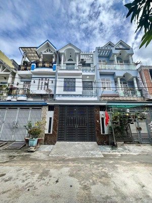 nhà 85m2 chỉ 6.48tỷ- 3 tầng đẹp ở ngay- đường 9m xe tải-5pn ngay kdc đại hải-bà điểm hóc môn