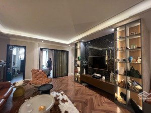 chuyển nhà cần bán căn nhà mới, đẹp 93m2, ban công đn giá 9,5 tỷ. lh: 