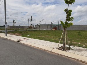 bán đất 2 mặt tiền tại đt 833b, 2 tỷ/ 290 m2, hàng hiếm giá ngộp. shr sẵn. lh ngay