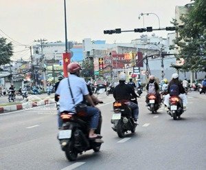 ngộp . bán nhà lã xuân oai 100m2 . nhỉnh 8 tỷ . xd 5 tầng 1 hầm .3p ra gametro . q9 thủ đức