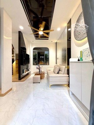 siêu phẩm thích quảng đức p.5 phú nhuận -dt: 38m: 6*6,5m-4 tầng- giá 7,55 tỷ.