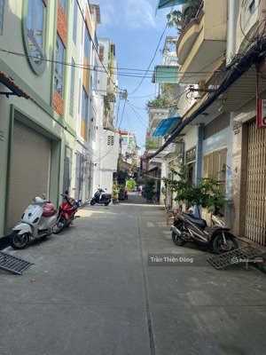 chính chủ bán hxh víp 345/trần hưng đạo-pcầu ông lãnh mới q1 5tầng vuông vức chỉ 7,9tỷ. 