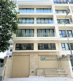 toà nhà sàn trống đường trần não dtsd 500m2 - ngang 10m giá 100 triệu