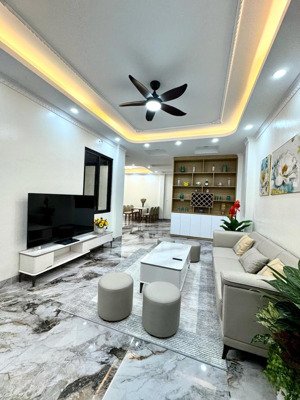 rất hiếm! nhà phố trần quang diệu, phân lô, gần hồ đống đa, 3m lên ô tô, cực hiếm, khu dân trí cao