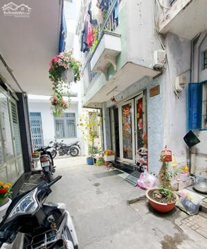 Nhà 2 tầng gần mặt tiền, cạnh Nhà Thờ Tân Hương, 2.45 tỷ
