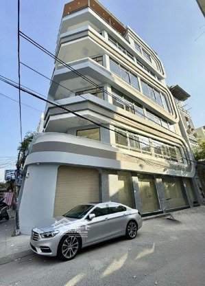 mặt tiền 6 tầng thang máy tới sân thượng