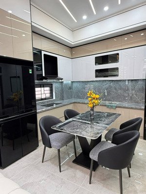 nhà đẹp đón tết .
nhà 3 tầng 2 mặt kiệt k58/.. ông ích khiêm , hải châu , thông bắc đẩu