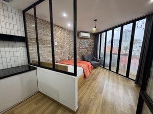 căn hộ 1 phòng ngủ - ban công - ngay chợ hoàng hoa thám - phan đăng lưu - dọn dẹp phòng 1l/ tuần