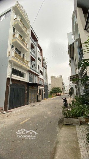 bán gấp nhà trước tết giá cực tốt ,dt 4x14, ko lộ giới, 5tầng ,đường 10m ,giá 5tỷ hơn,ngay hl 2 bt.