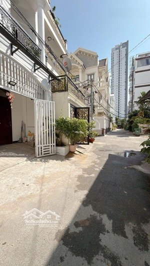 giá 9,5 tỷ nhà 4 tầng - 63m2 - xe hơi tránh nhau - đường lê thị chợ - phường phú thuận - quận 7