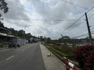 nhà trọ ngay khu du lịch núi cấm sát bên cáp treo .