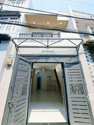 gần chợ lê văn quới hẻm ô tô 5m thông nhà mới đúc 2 tầng 40m2. giá chỉ 5.05 tỷ tl.