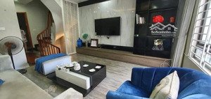 bán nhà mới xây khương đình,gần hồ,gần trường học các cấp,ôtô đỗ cổng,39m2x5n full nội thất, 8.2 tỷ