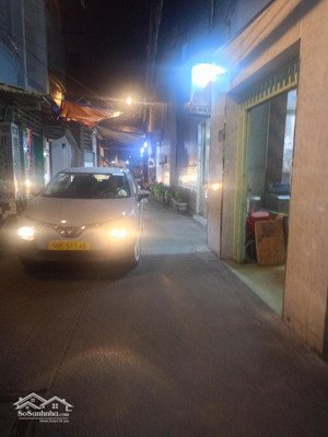 nhà bùi minh trực, p.5, q.8 xe hơi quay đầu thoải mái