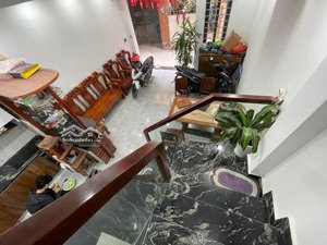 đẹp! bán nhà cầu giấy 40m2*5 tầng, gần oto, mặt ngõ thông, kinh doanh tốt, dân xây, sổ vuông đẹp