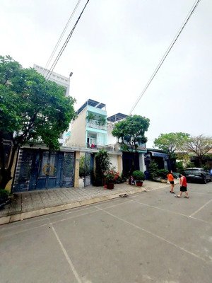 nhà 1 trệt 2 lầu kế bên khu b - làng đại học quốc gia tphcm - cách đường tô vĩnh diện chỉ 100m
- d