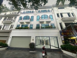 cho thuê nhà mặt shophouse hoàn thiện đẹp có thang máy, pccc
