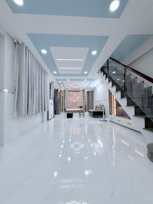 nhà hoàng diệu q4- 2 tầng- 40m2- hẻm đẹp- giá cực chất 5 tỷ