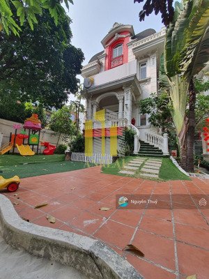 cho thuê biệt thự gần võ trường toản - căn góc hơn 400m2 8 phòng giá 130 triệu