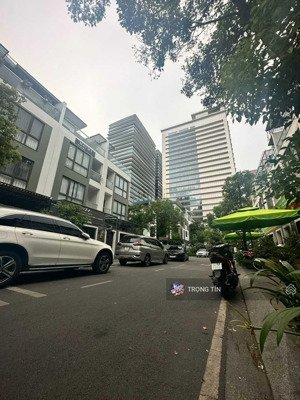 cho thuê nhà phố liền kề 5,5x16m 1trệt 3lầu dự án hà đô centrosa garden 118-200 đường 3/2, p12, q10