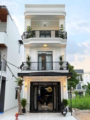 Nhà phố 3 tầng phong cách Tân Cổ Điển - Khu Dân Cư Hồng Loan