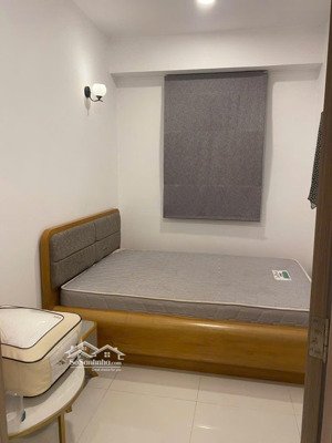 bán căn ch hoàng quốc việt. giá: 3.3 tỷ. sổ hồng. lh: 