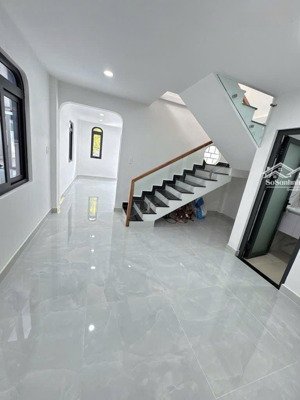 nhà đẹp nguyễn thiện thuật - sát mặt tiền - 2tầng - 72m - sân trước nhà siêu rộng - 7,5tỷ - b.thạnh