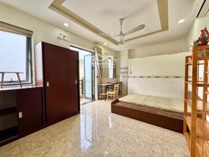 cho thuê studio balcon 20m2 thang máy hầm xe ngay bờ kè hoàng sa trần văn đang quận 3