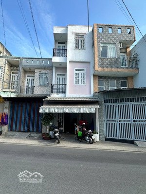 bán nhà trệt 2 lầu linh xuân. mt buôn bán 8m . gồm 3 phòng. dt 60m2. giá 6,75ty