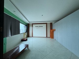 cho thuê văn phòng 60m thang máy - mặt phố hồng tiến, long biên - tầng 6 giá 6 triệu.