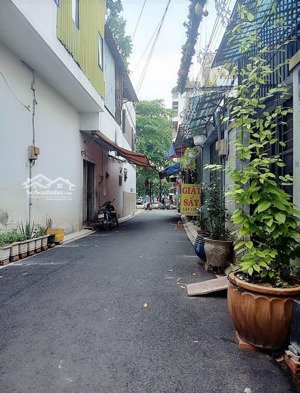 bán nhà phạm văn hai gần chợ viu bờ kè hoàng sa trường sa.