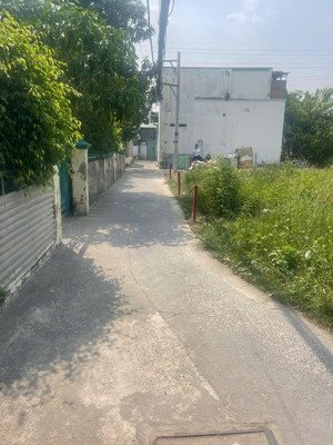 bán lô đất hẻm huỳnh tấn phát dt:4x17 . giá :4.8 tỷ . sổ hồng